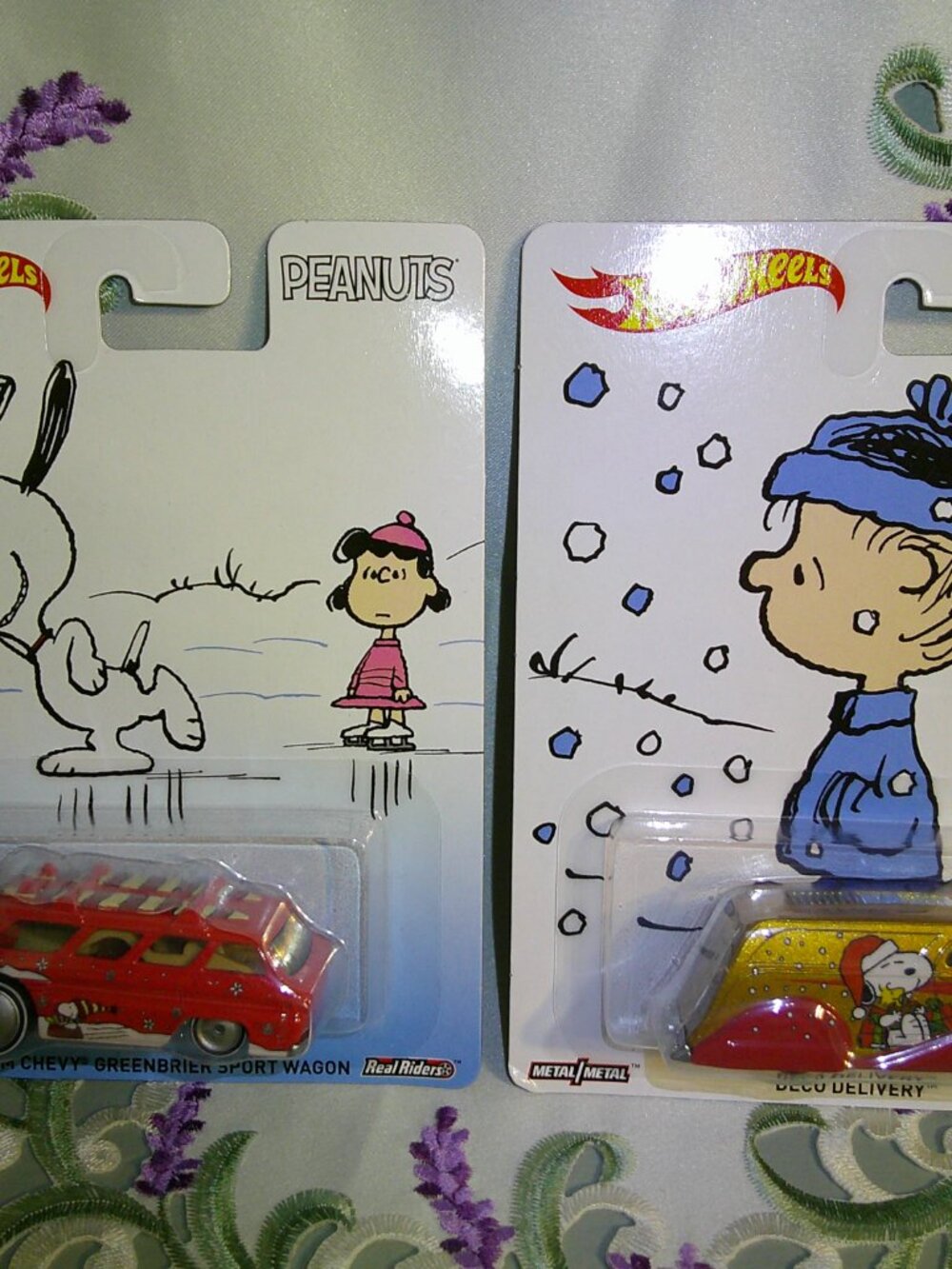 2016 Hot Wheels Pop Culture Peanuts Chevy Greenbrier Sport Wagon & Deco Delivery